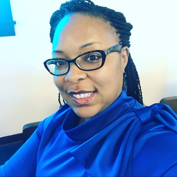 Meet your Posher, Sunshine ☀️ - Picture 3 of 5